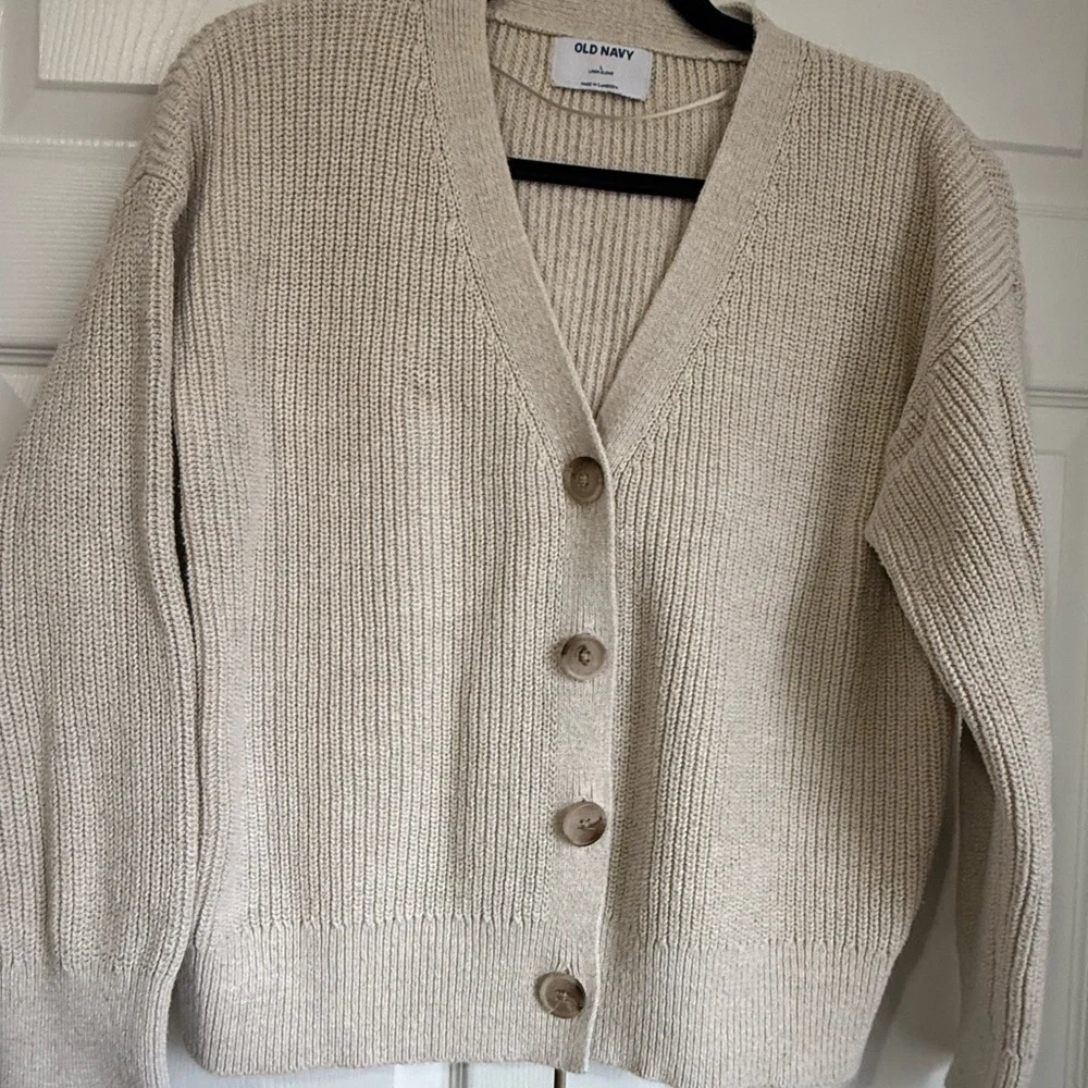 Old Navy Beige Ribbed V-Neck Button Cardigan - Picture 4 of 5